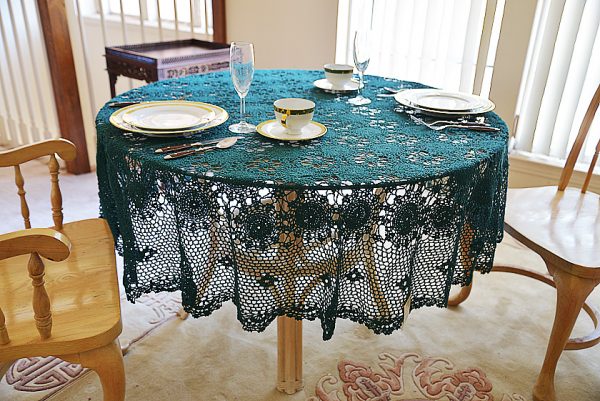 Festive Every Green color crochet round tablecloth